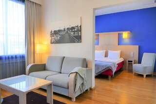Отель Hotel Bepop Пори Улучшенный номер с кроватью размера «king-size»-2